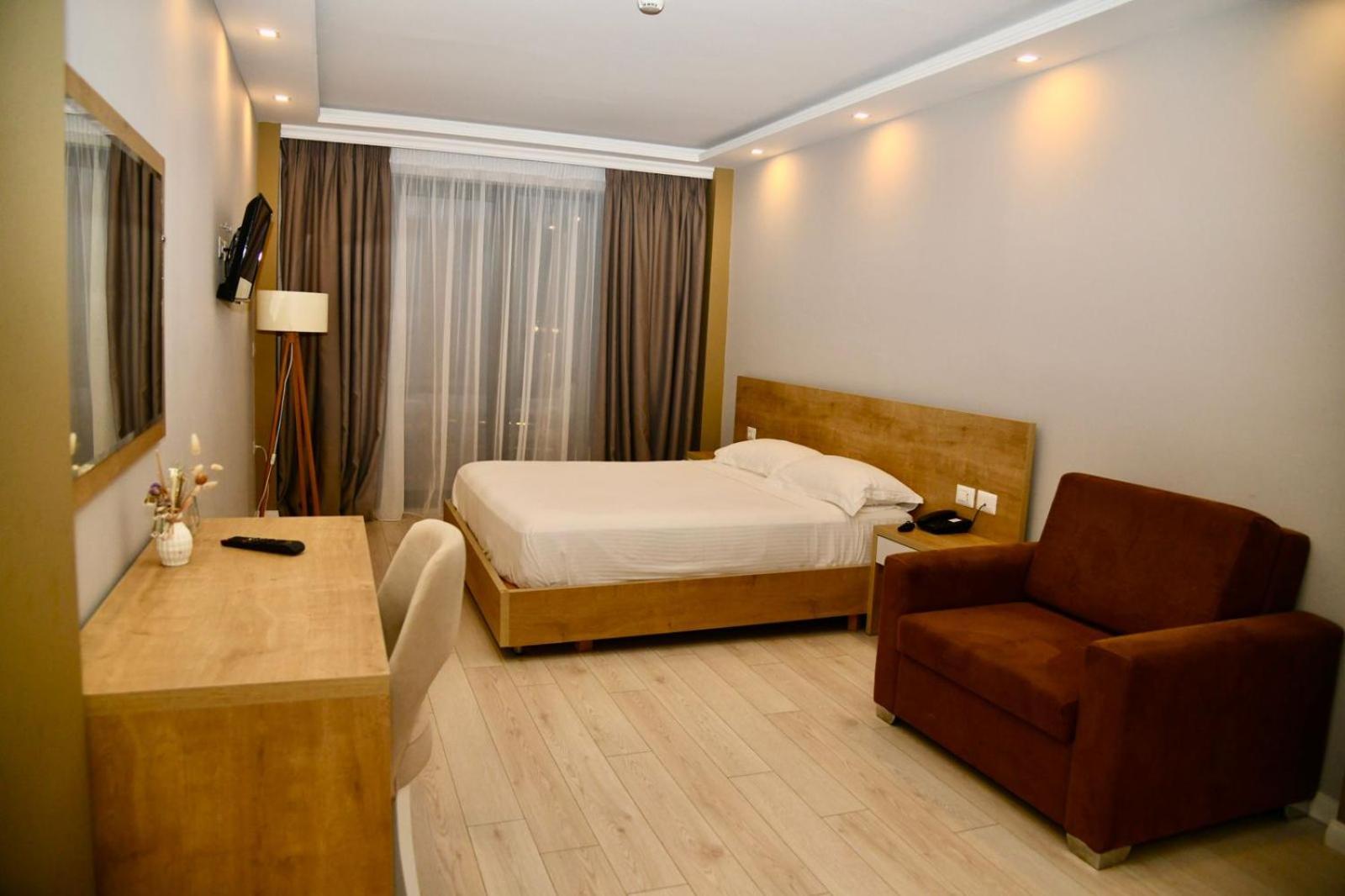 Amber Hotel Albania Spille Exterior photo