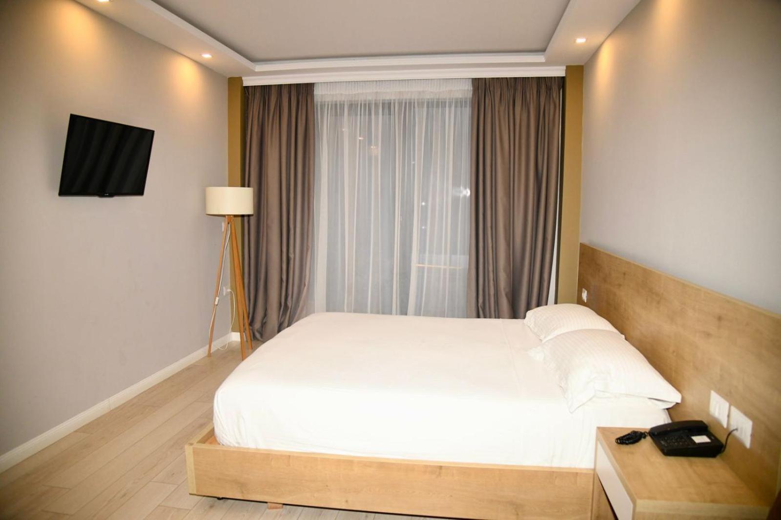 Amber Hotel Albania Spille Exterior photo