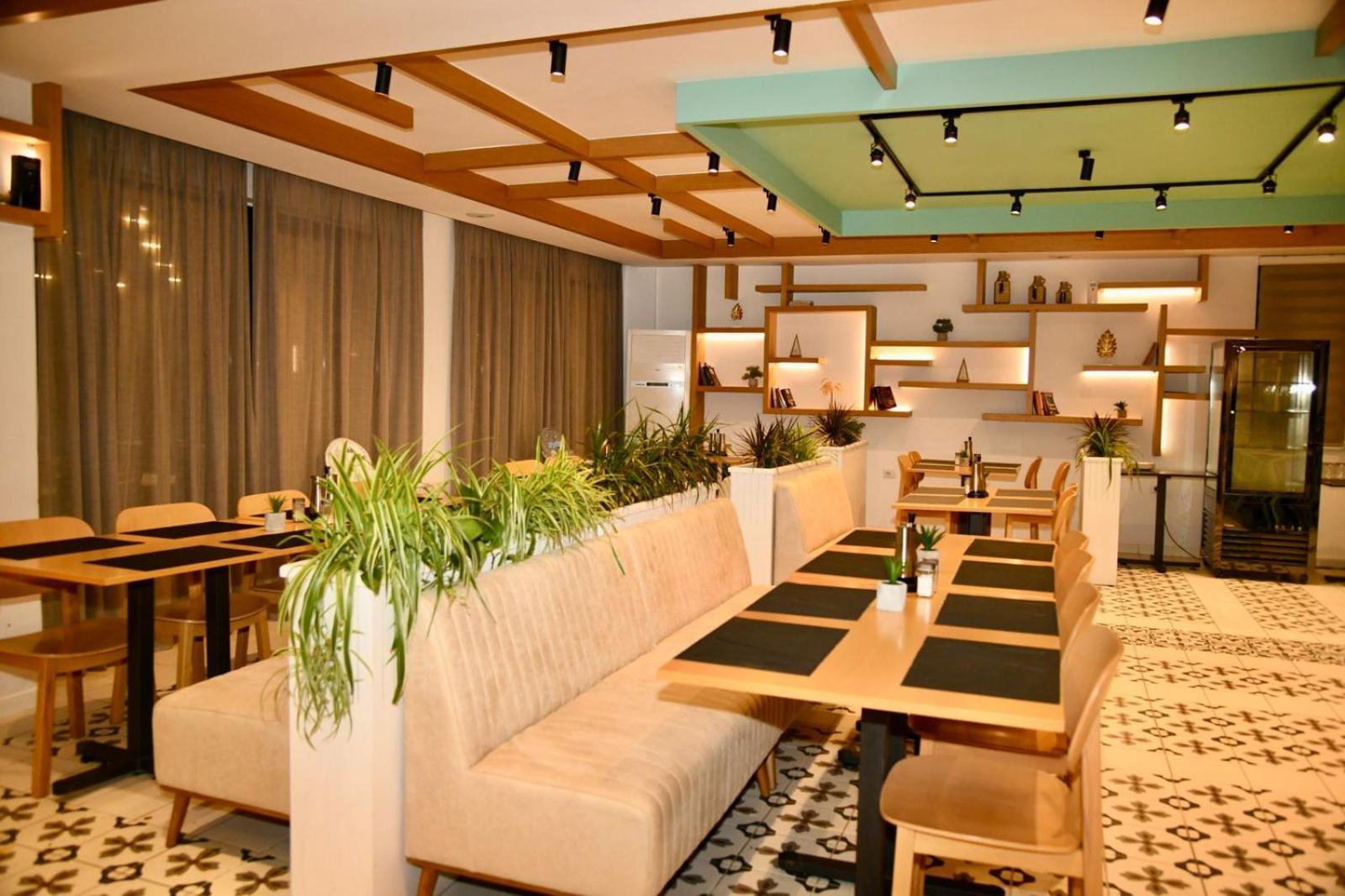 Amber Hotel Albania Spille Exterior photo