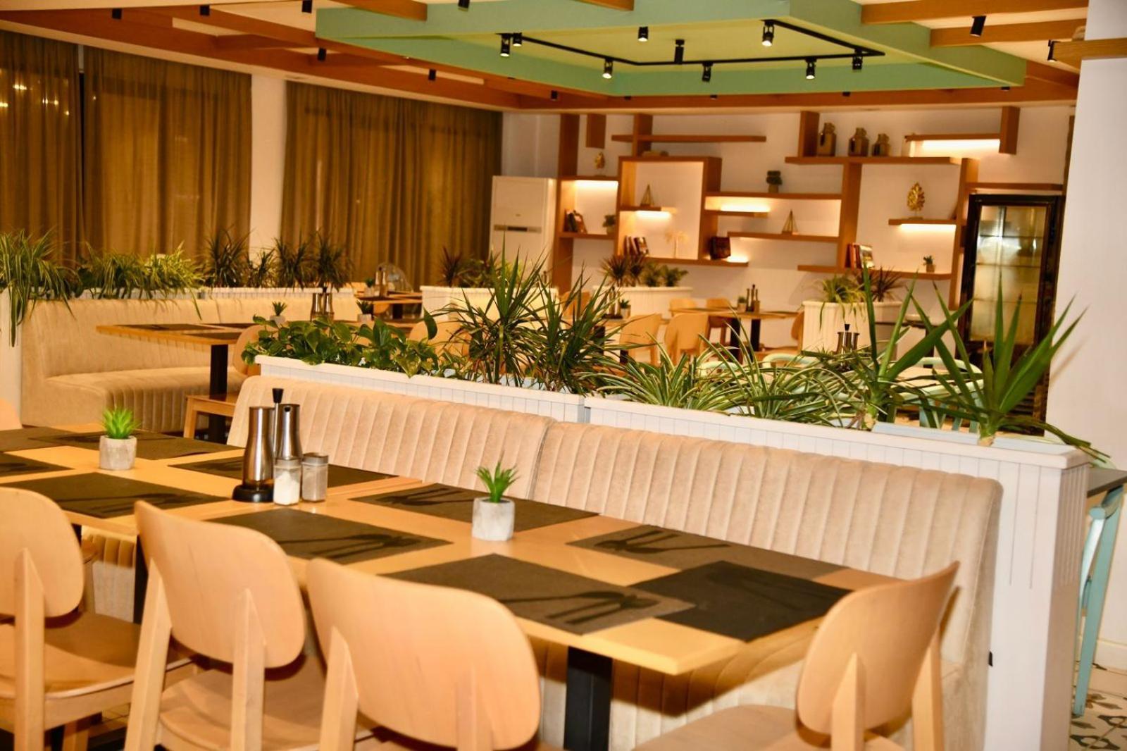 Amber Hotel Albania Spille Exterior photo